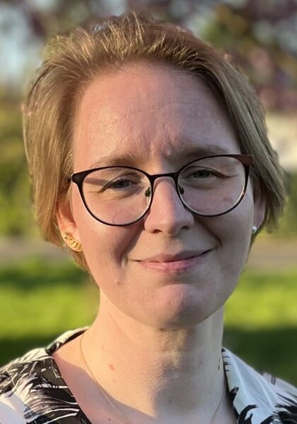 thumbnail_cv-profilbillede Lotte